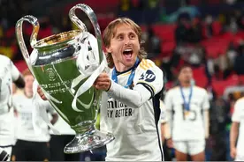 克罗斯 阿扎尔 齐达内在皇马退役，魔笛40岁冲7欧冠终老伯纳乌？图片