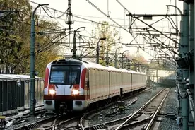 本周日，南京地铁1、2、3、4、10号线提前至5:30运营图片