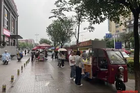 “一米摊”每月卫生费600元，便民疏导点是否“变了味”图片