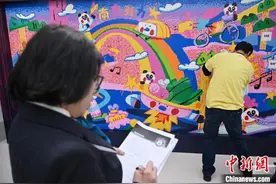 成都：1000人成功挑战用乐高积木堆砌全球最大城市画卷图片