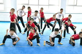 跳舞的孩子，别让这些动作伤着你图片