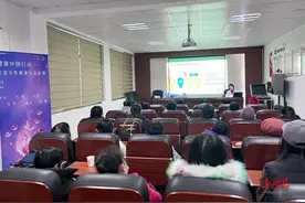 “绽放‘她’力量 芳华福万家”！望麓园街道社区为女性派送健康“礼包”图片