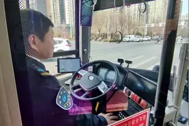 特定场景下独立完成驾驶任务，记者体验济南智能网联公交1号线图片