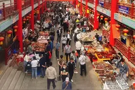 济南本地老牌市场，人气火爆，超10万人打卡！市区“这面墙”，也火了图片