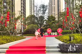 险些烂尾的楼盘何以顺利交付？记者实探→图片