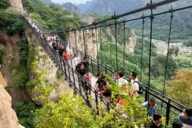 温州乐清：国庆假期第一天 雁荡山迎客8．87万人次图片