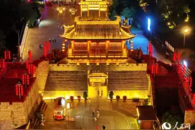 江西赣州：古城夜景醉游人图片