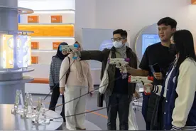 印尼普瑞玛大学师生赴烟威医药企业参观交流图片