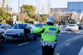 注意！枢纽周边这里夜间可免费停车1小时，上下客点位有调整图片