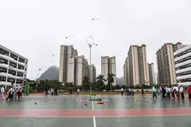 什么？这里中考体育，考抛绣球？！图片