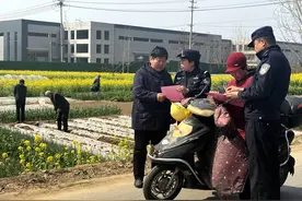 滕州南沙河镇：警民携手护春耕 换证宣传到田间图片
