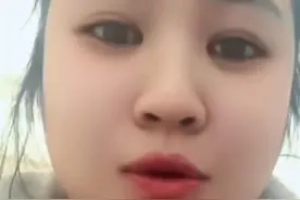 女子14岁时首次见到失散母亲的照片，多年后凭它寻亲成功图片