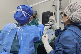 终于可以双眼一起视物了！18岁男孩从小左眼睁不开多项手术“重见天日”图片