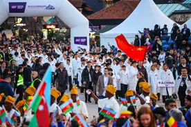 （体育）2025年U15世界中学生夏季运动会开幕图片