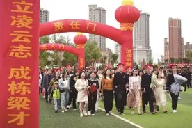 平凉一中举办2025届学生成人礼暨高考备考动员大会图片