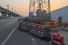 安阳市殷都区：挡路的高压线塔在挪了！图片