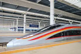 云南首次亮相，CR400AF-S型复兴号智能动车组投入运行图片