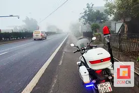 高新交警：大雾天保道路平安图片