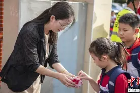 民革党员王雅琴：文艺双馨育桃李 最是诗词润心田图片