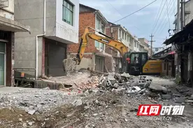 “让”出一条幸福路——记桃江县马迹塘镇天府庙社区老街道路提质改造图片