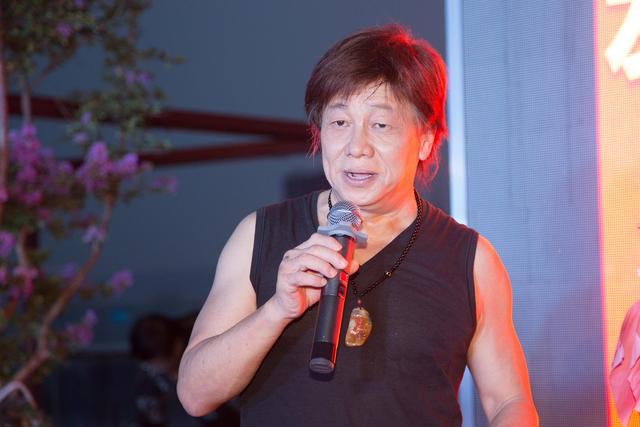 经纪人回应梁小龙去世原因：他不喝酒，不是睡梦中心梗