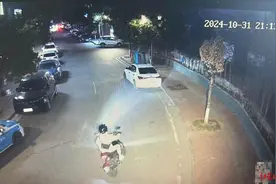 男子无证驾驶无牌赛摩夜间“炸街”，交警：拘3天罚2200元图片