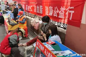 聊城这位社区书记摆摊“公益大集”问计于民图片