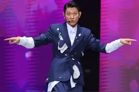 刘德华高台“极限滑跪”吓到网友，他为何该为“搏命演出”而道歉？图片