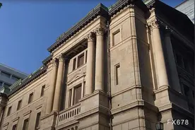 白宫高官发声炮轰日韩：美国军队驻扎在当地保卫两国，可日韩却让美国在和他们的贸易中背上了逆差图片