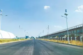 长江首个零碳港口实现绿色电能“自发自用” 风、光、电、储智慧化集于一体图片