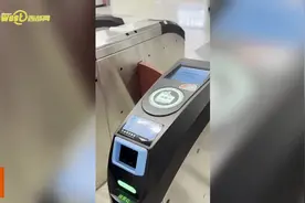 长安通发行“大雁塔”檀木异形公交卡 除了刷卡乘车还可以“盘它”图片