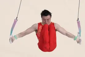 包揽金银牌！“吊环王”刘洋摘得中国体操队巴黎奥运会首金，邹敬园获银牌图片