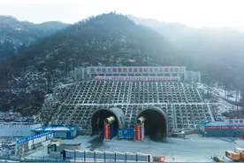 秦岭脚下 西康高铁秦岭太兴山隧道建设正酣图片