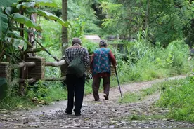 叔叔招了女婿进门，却依然改不了绝户的命运。图片