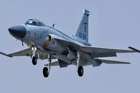 突破伊朗拦截，枭龙战机80公里精确打击：翼龙无人机猎杀歼10压阵图片