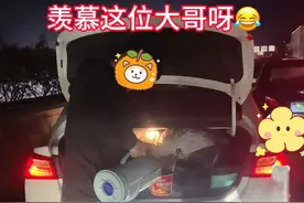 春运返乡高速堵车，江西男子自带开水瓶泡面走红，网友：人才啊图片