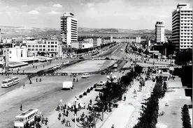 太原迎泽大街改造回归70年前中华灯，可惜盖城楼拆老灯难现老风貌图片