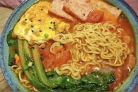 不愧是中国面食第一大省，吃个方便面都这么讲究！图片