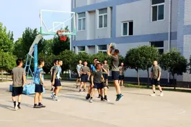 在部队，如果会打篮球，真的很吃香！有五个方面的好处！图片