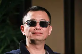 王家卫背后的女人，《繁花》里每个美人都有她的影子！倒追王家卫，先结婚后恋爱，终成他的“缪斯女神”图片