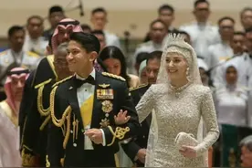文莱王子婚礼壕无人性，新娘头冠800多颗钻石，钻戒比冰糖块还大图片