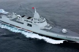 南昌舰直刚美国航母群，西方国家：如今南昌舰就像当初的b2轰炸机图片