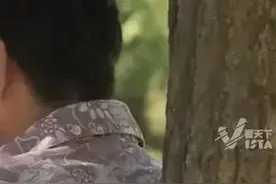 88岁老太听信“撞树”能健身 撞几天后腰酸背痛以为健身起效 坚持一周后发现胸椎撞断了图片