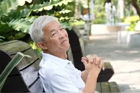 退休后去儿子公司当门卫，他给我开1000工资，我：太少，最少3000图片