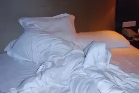 女子醉酒后找前男友开房 次日被发现死亡在酒店 家属将前男友、酒店和同事告上法庭 律师：家属的诉求不合理！图片