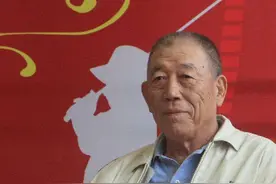 他是原国家副主席之子，与荣毅仁创建中信，54岁成为中信董事长图片