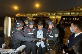 白所成等10名缅北重大犯罪嫌疑人被成功押解回国图片