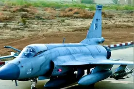 枭龙和歼10C进行首次配合，中国设计经受考验，实战效果如何呢？图片