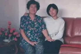 女儿留学失联，患癌父母苦寻17年，发现已是大学教授，如今怎样图片