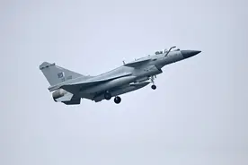 歼-10CE对决“台风”战机，巴基斯坦还能持续保持吊打模式吗？图片